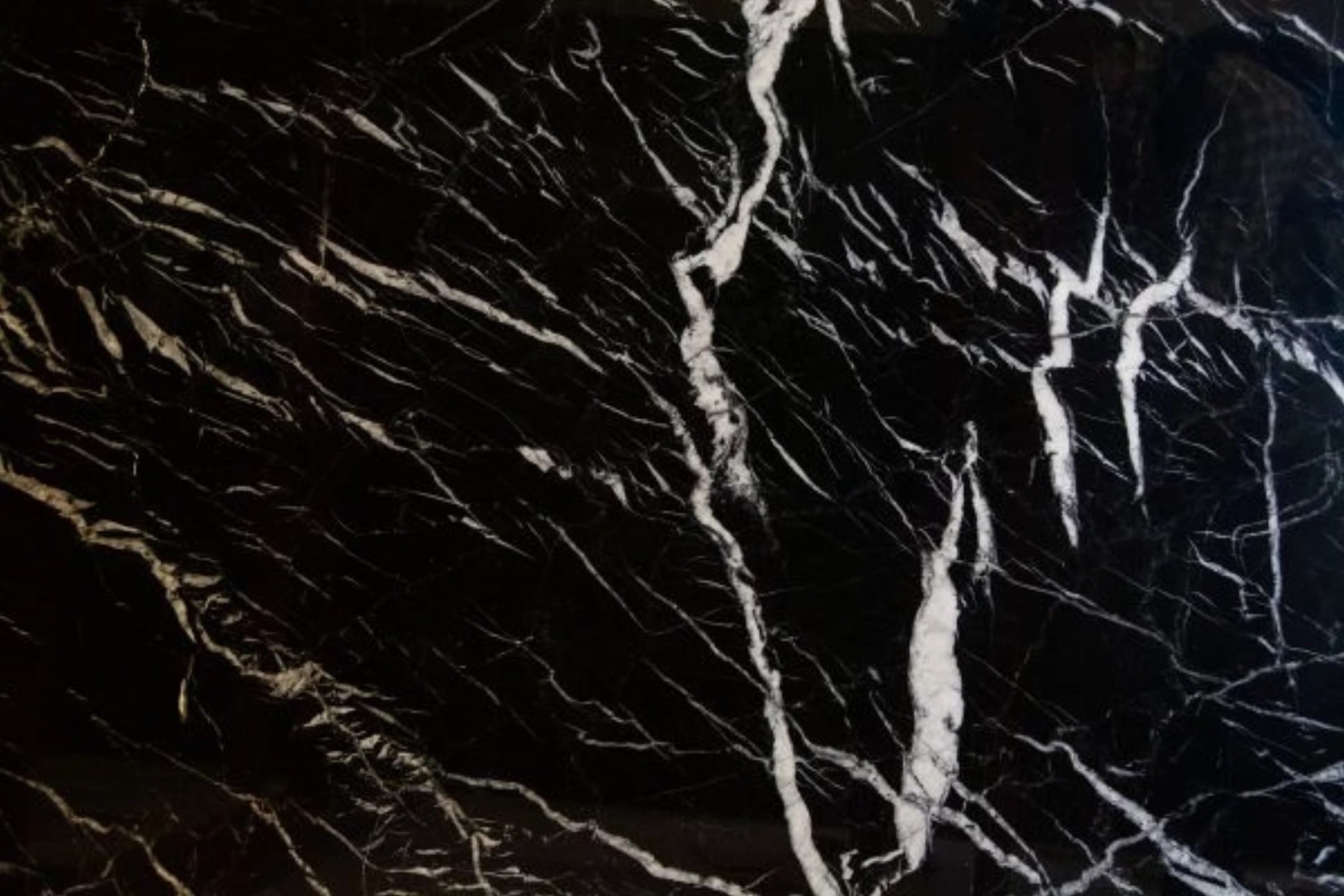 Negro Marquina — material para encimeras y revestimientos